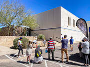 Derritiendo centavos en el Festival de Libros de Tucson 2022