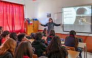 Estudiantes participan en una charla durante Viaje al Universo 2024