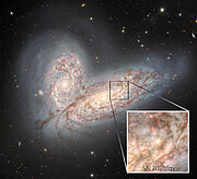 Fusión de las galaxias NGC 4568 y NGC 4567 junto con la supernova SN 2020fqv (en el recuadro)