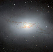 El enredado disco polvoriento de NGC 4753