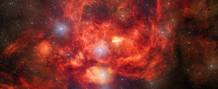 La Cámara de Energía Oscura revela estrellas jóvenes y brillantes al interior de nebulosa