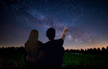 ¿Te apasionan las estrellas? Los astrónomos tienen una sugerencia especial para el Día de San Valentín
