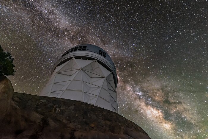 Nicholas U. Mayall 4-meter Telescope and the Milky Way