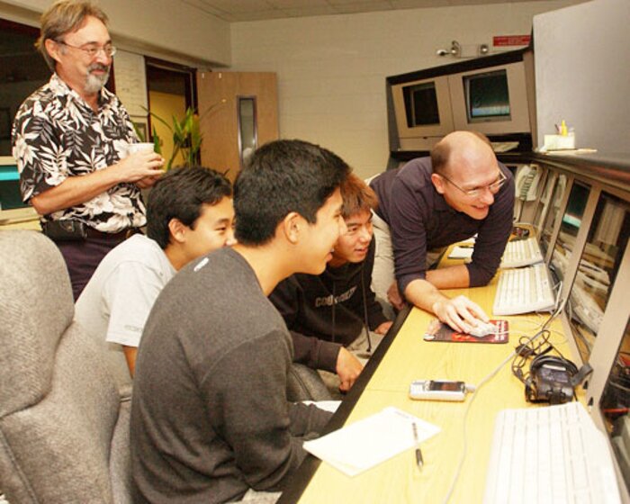 Hilo High students observe at Gemini