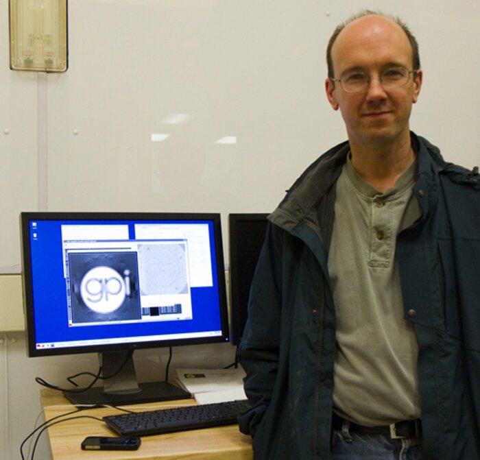 Investigador Principal Bruce Macintosh con la primera prueba de GPI