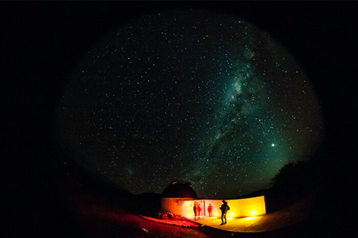 La Via Lactea sobre el Observatorio Cruz del Sur