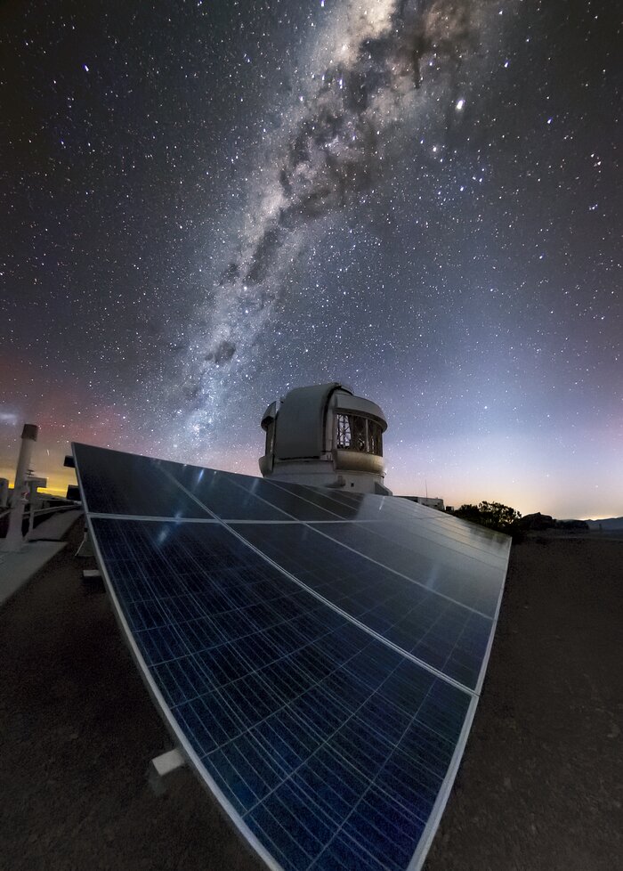 Estrellas iluminan los Paneles Solares de Gemini Sur