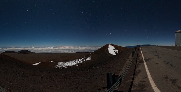 Maunakea summit at night