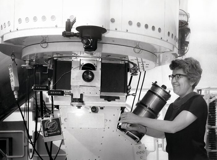 Vera Rubin en su puesto de trabajo