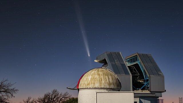 Comet Tsuchinshan–ATLAS over WIYN